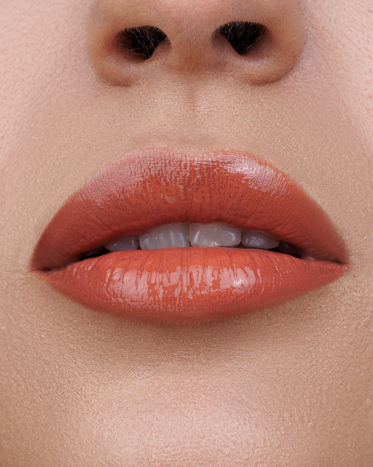 GLOSSY LIPSTICK