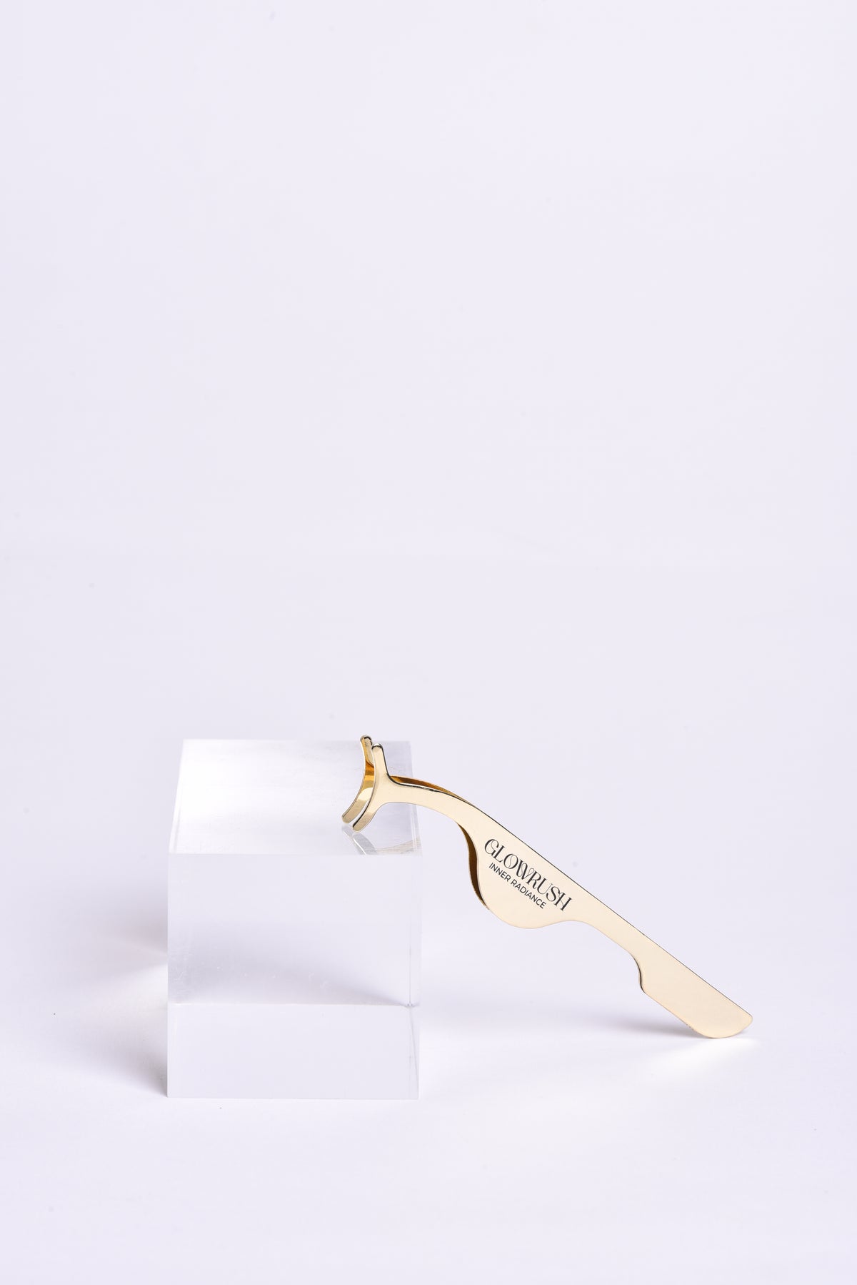 G GOLDEN TWEEZER